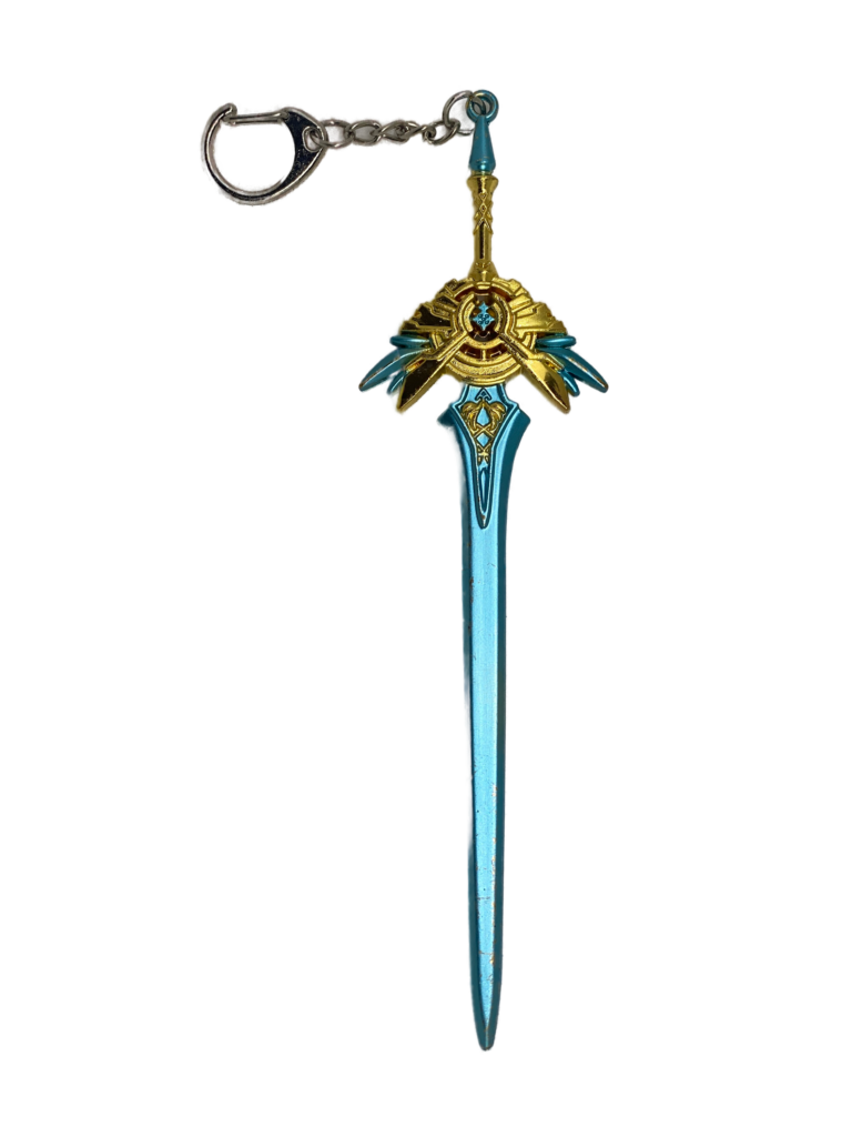 Mini réplique de la Lame de la Voûte d'Azur, inspirée de Genshin Impact, exposée sur un support noir. L'épée arbore une lame bleu vif avec des motifs dorés détaillés sur la garde, qui adopte une forme majestueuse et ornée. Une chaîne métallique avec un anneau est attachée au manche pour servir de porte-clés.