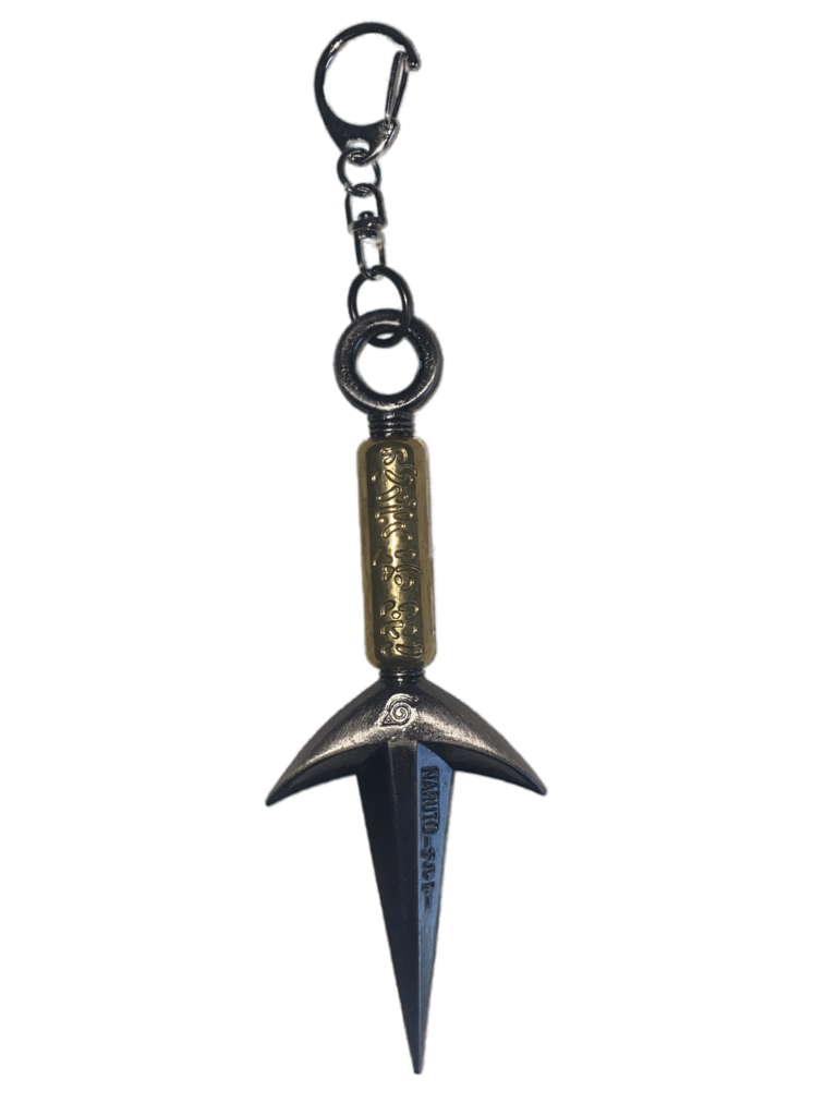 Porte-clés kunai de Minato Namikaze, inspiré de Naruto. Ce kunai emblématique arbore une lame noire ornée d’inscriptions kanji et du symbole de Konoha. Son manche doré finement gravé est relié à une chaîne et un mousqueton noir pour un transport facile.