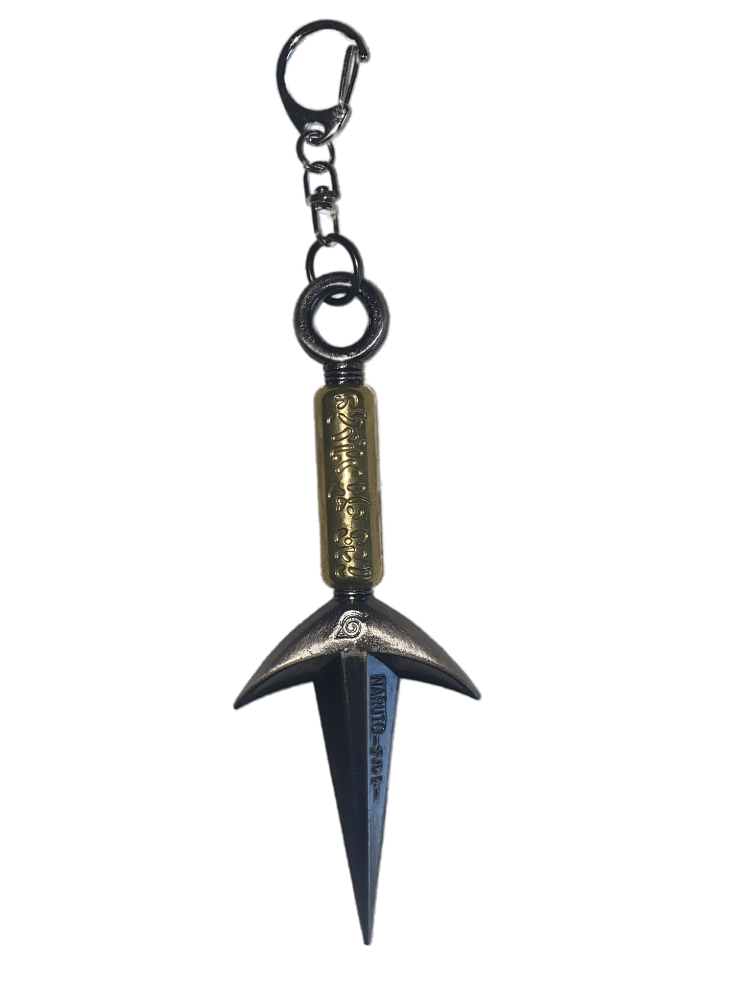 Porte-clés kunai de Minato Namikaze, inspiré de Naruto. Ce kunai emblématique arbore une lame noire ornée d’inscriptions kanji et du symbole de Konoha. Son manche doré finement gravé est relié à une chaîne et un mousqueton noir pour un transport facile.